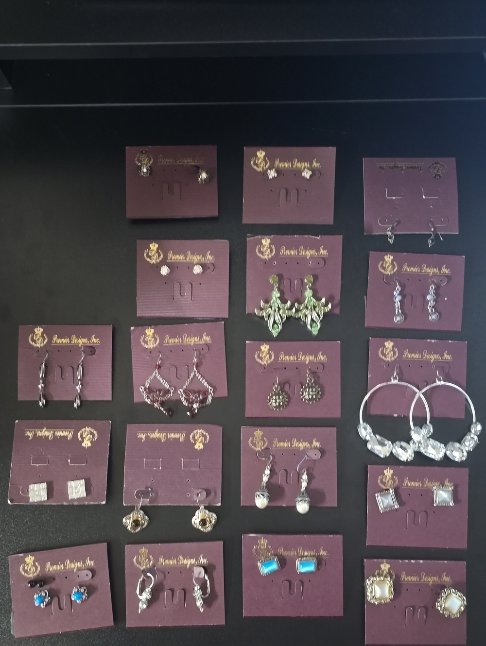 18 Piece Premier Designs, Inc. Womens Earrings Mixed Lot 18 Multicolor